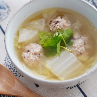 ホッとする味☆白菜と鶏団子のスープ